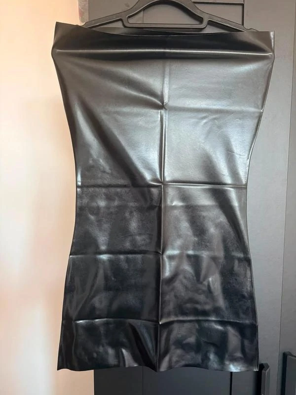 Zwarte buisjurk - latex - maat 36 (S) – photo 2